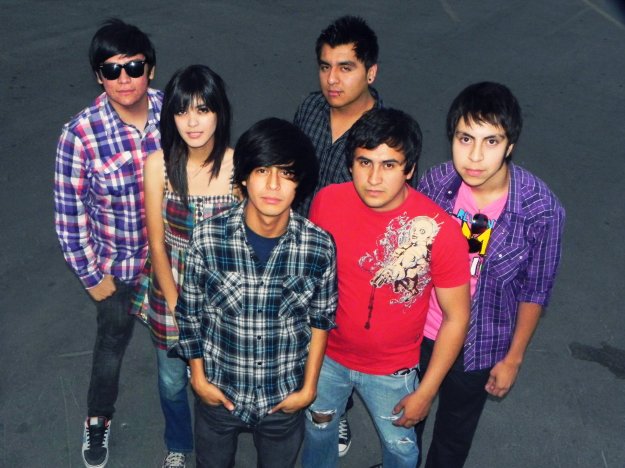 Año 2011. Aparecen Raúl, Isabel, Oscar, Daniel, Andrés y Alexis.